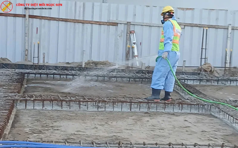 Dịch vụ phun phòng chống mối cho nền móng công trình